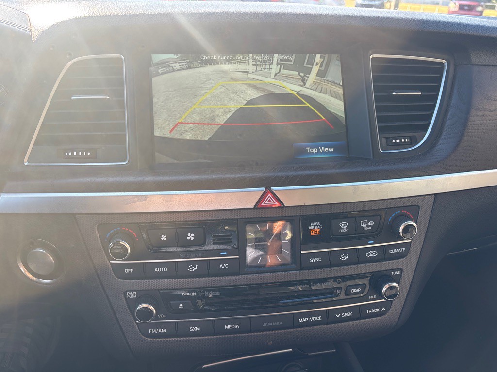 2017 Genesis G80 Image 12