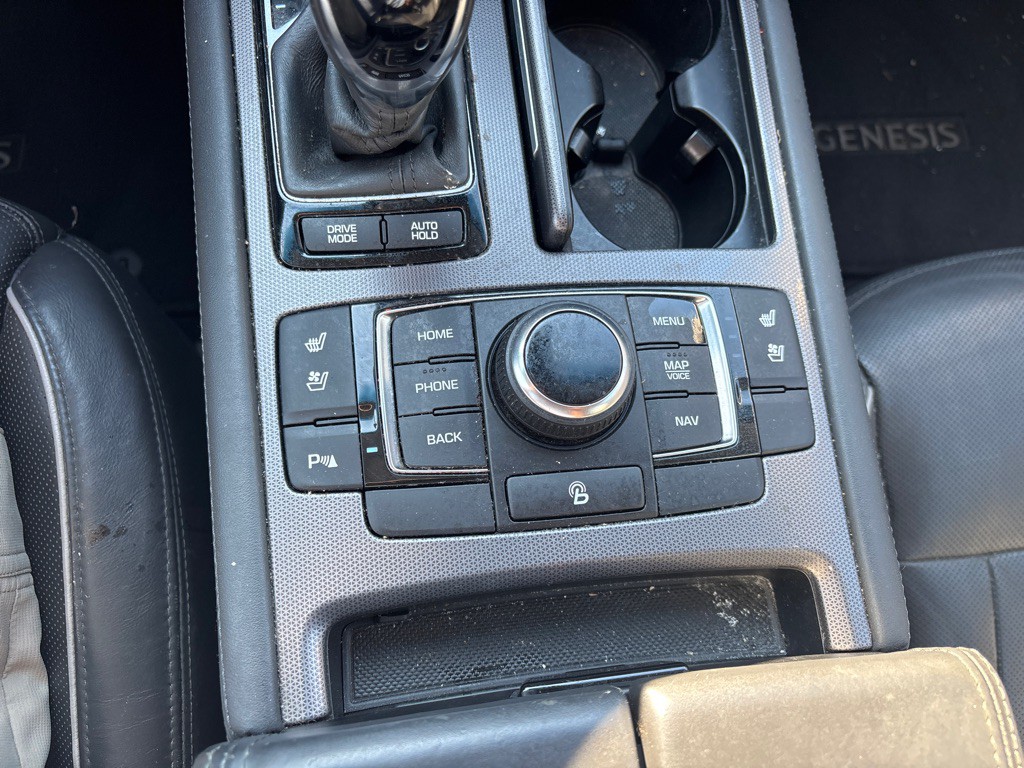 2017 Genesis G80 Image 14