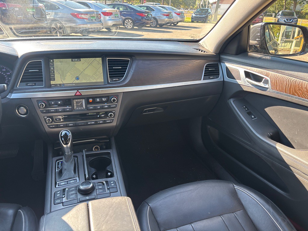 2017 Genesis G80 Image 17