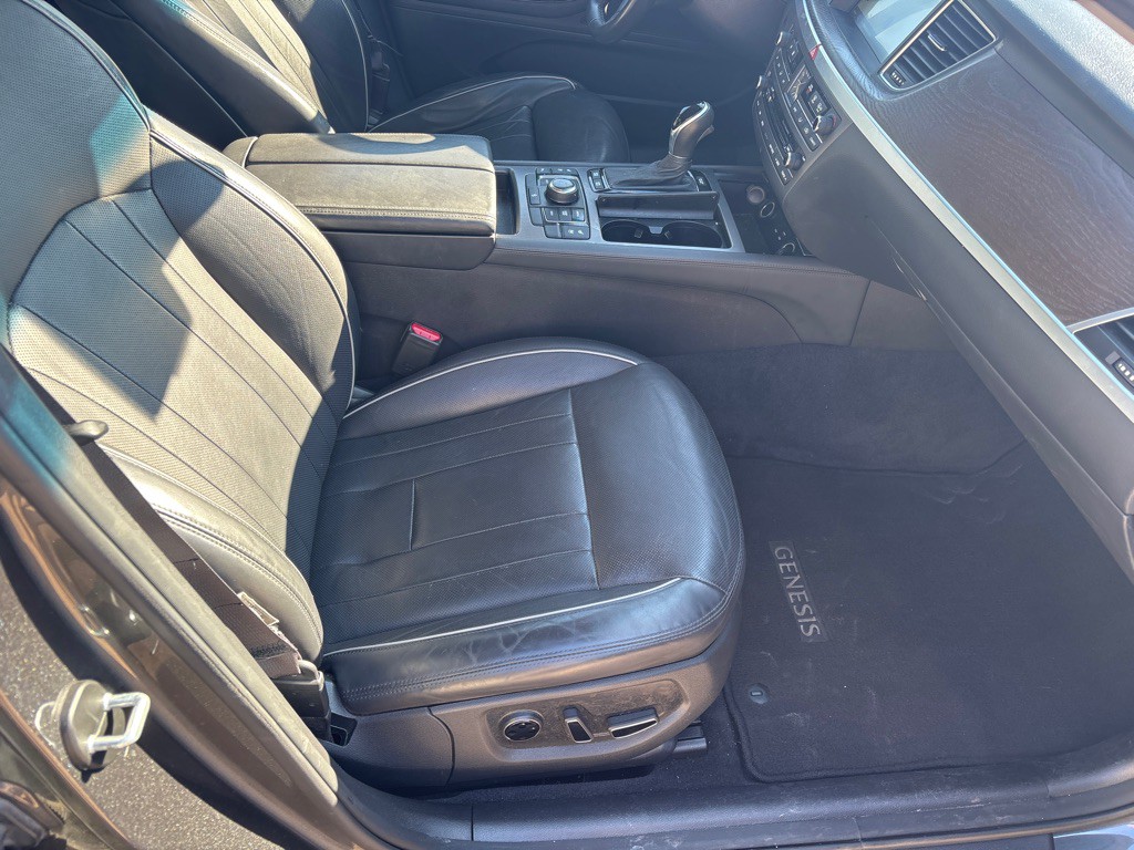 2017 Genesis G80 Image 18