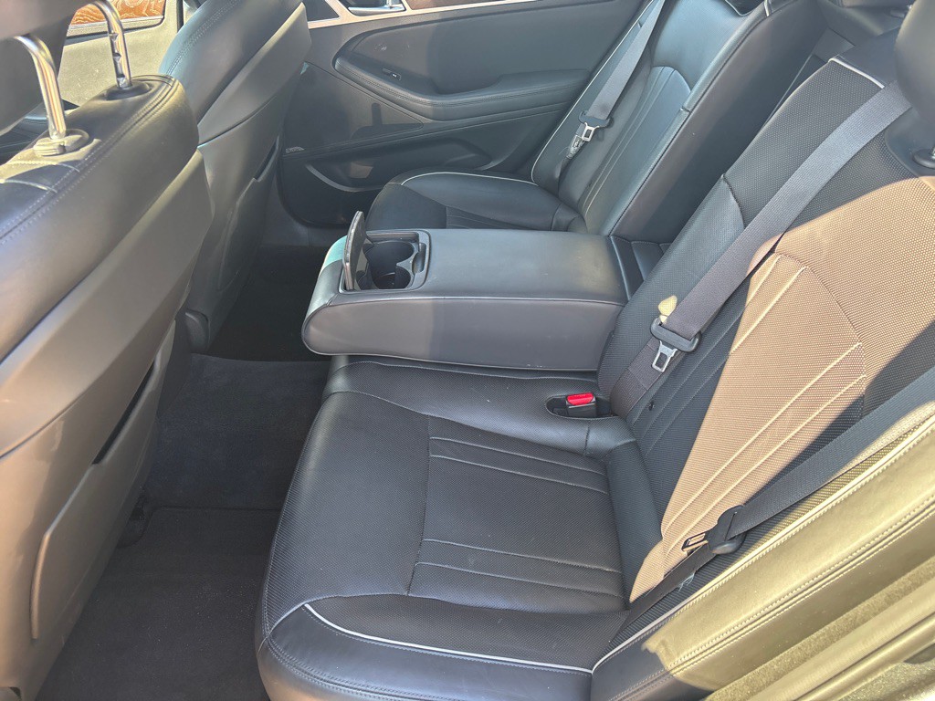2017 Genesis G80 Image 20