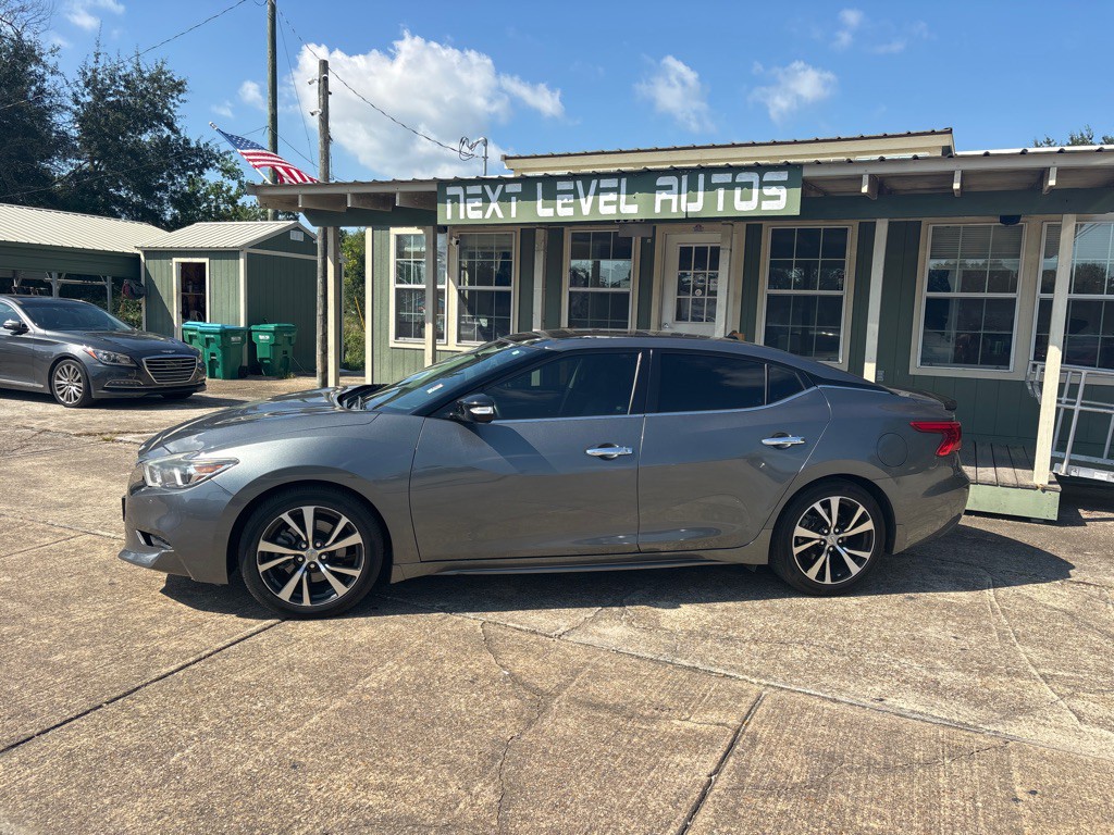 2017 Nissan Maxima Image 2