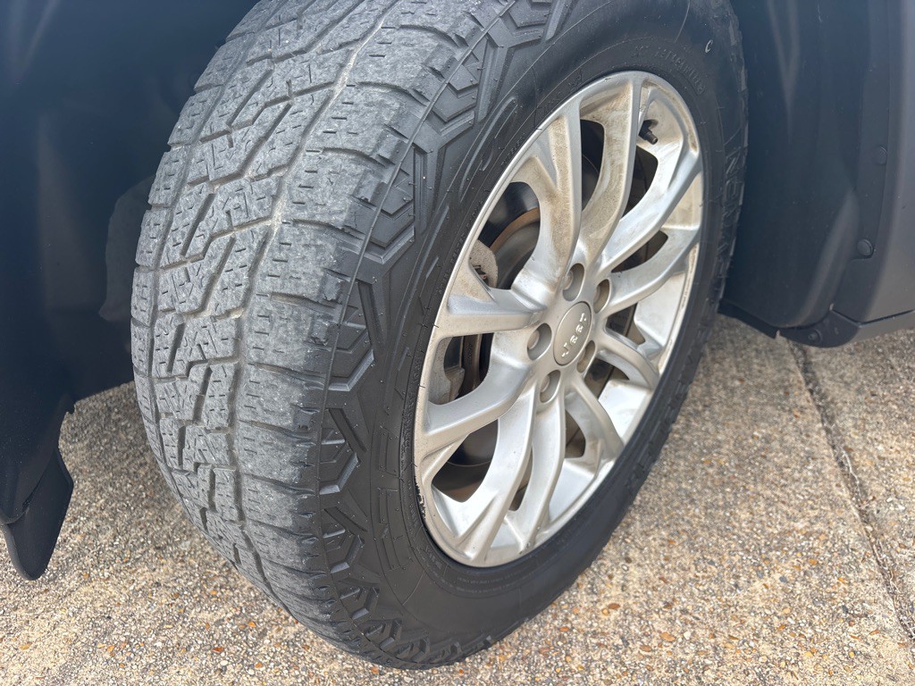 2019 Jeep Cherokee Image 10