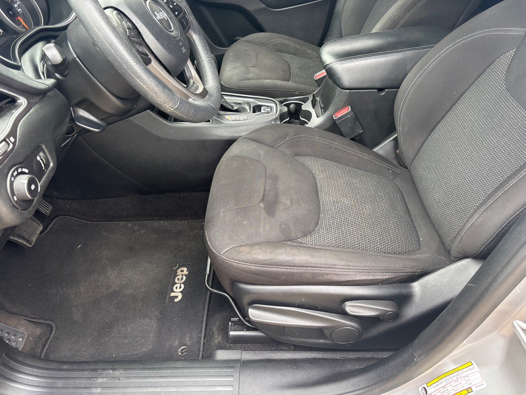 2019 Jeep Cherokee Image 12