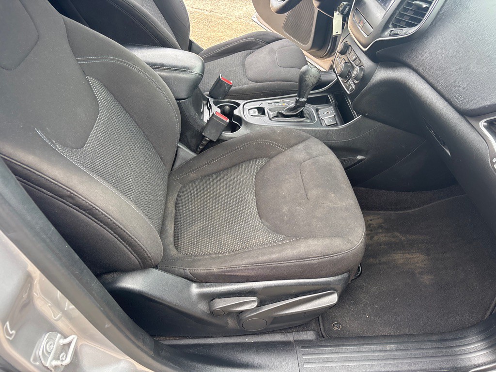 2019 Jeep Cherokee Image 18
