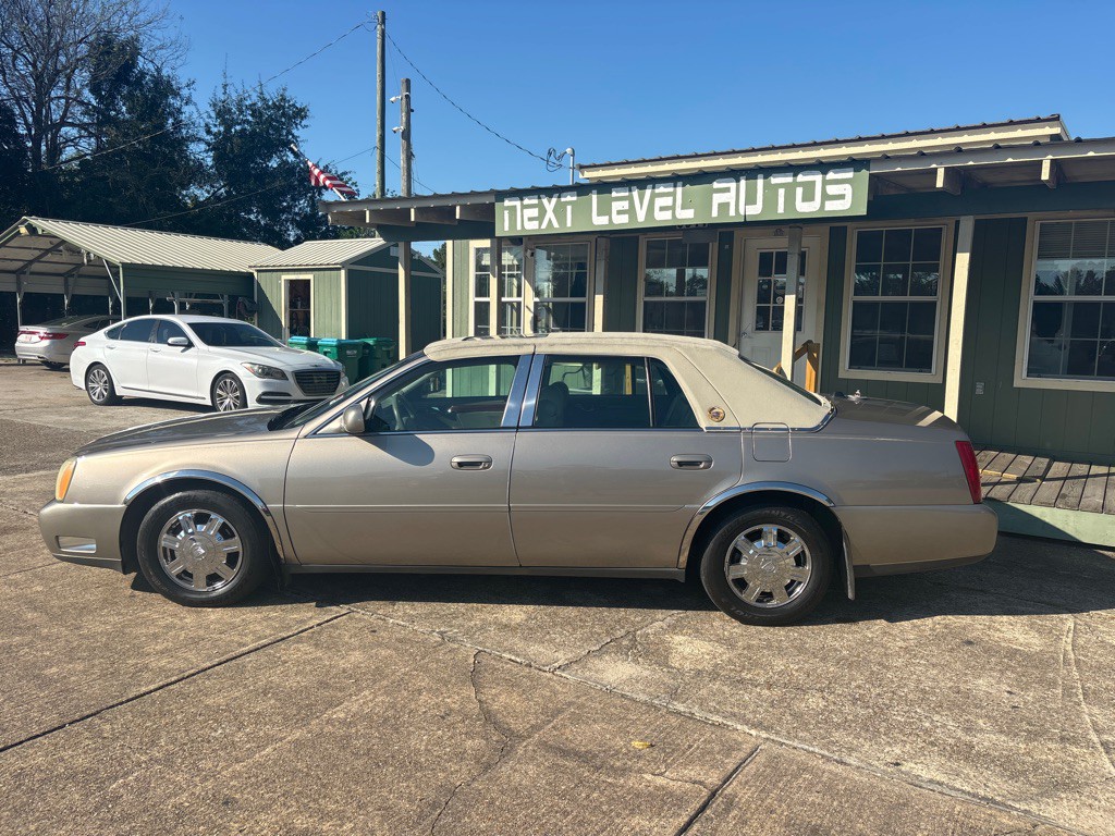 2004 Cadillac DeVille Image 2