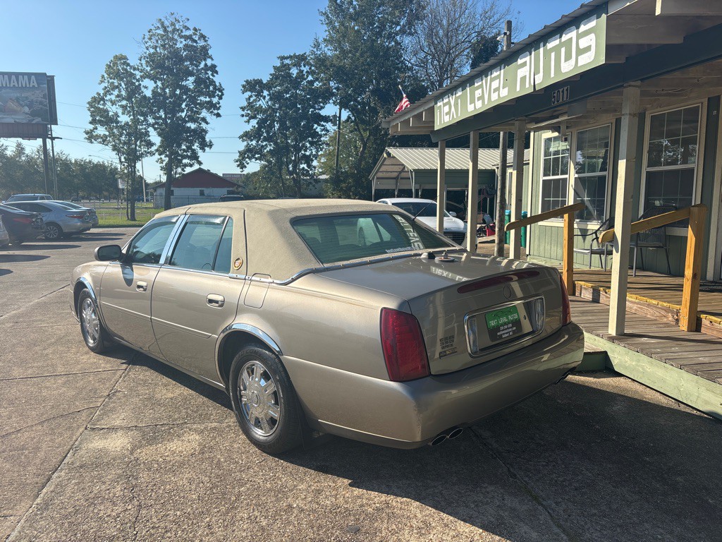 2004 Cadillac DeVille Image 3