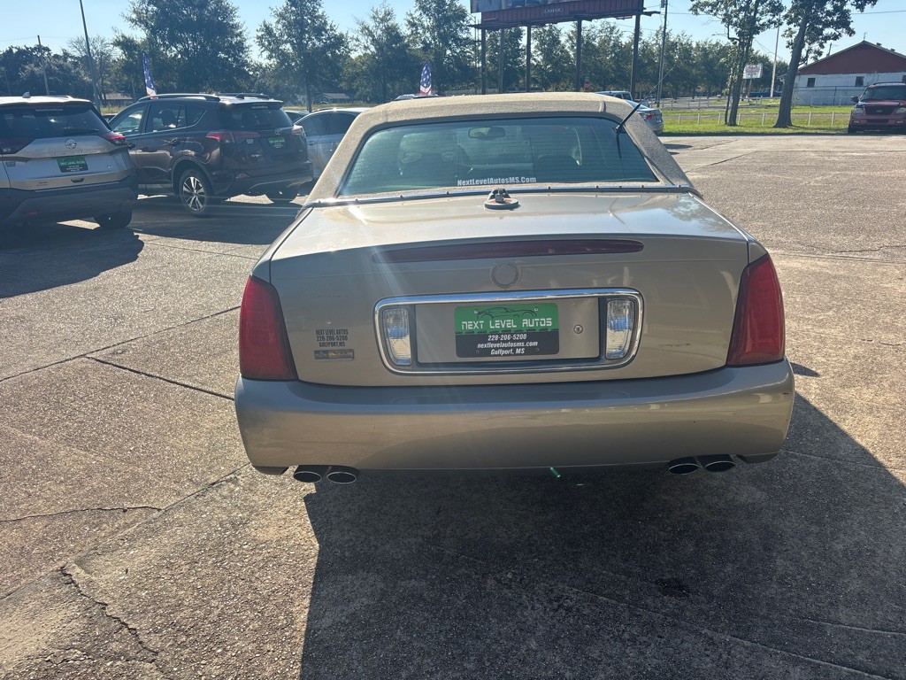 2004 Cadillac DeVille Image 8