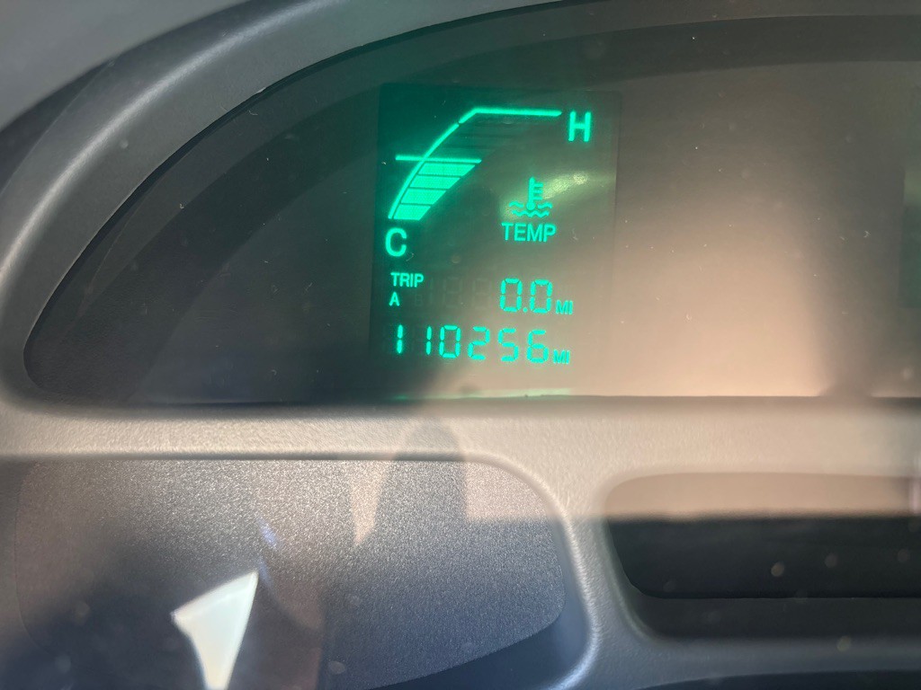 2004 Cadillac DeVille Image 12