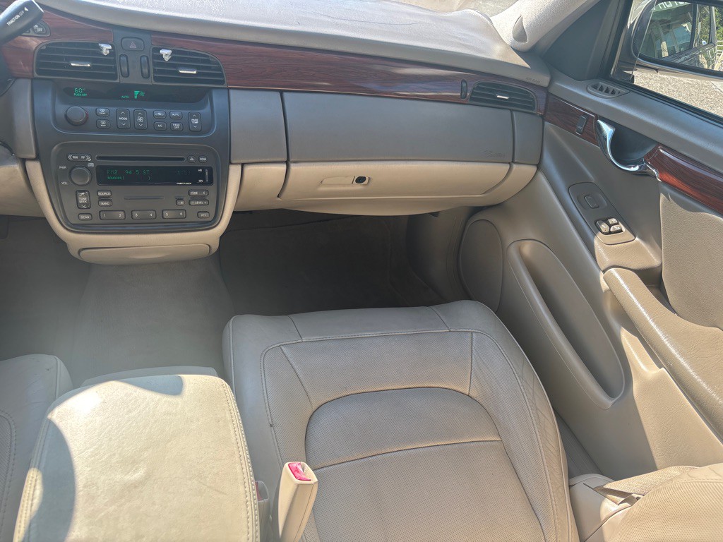 2004 Cadillac DeVille Image 15