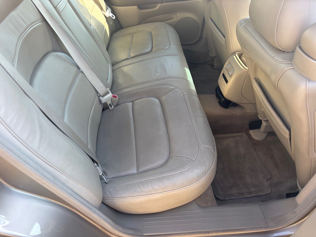 2004 Cadillac DeVille Image 17