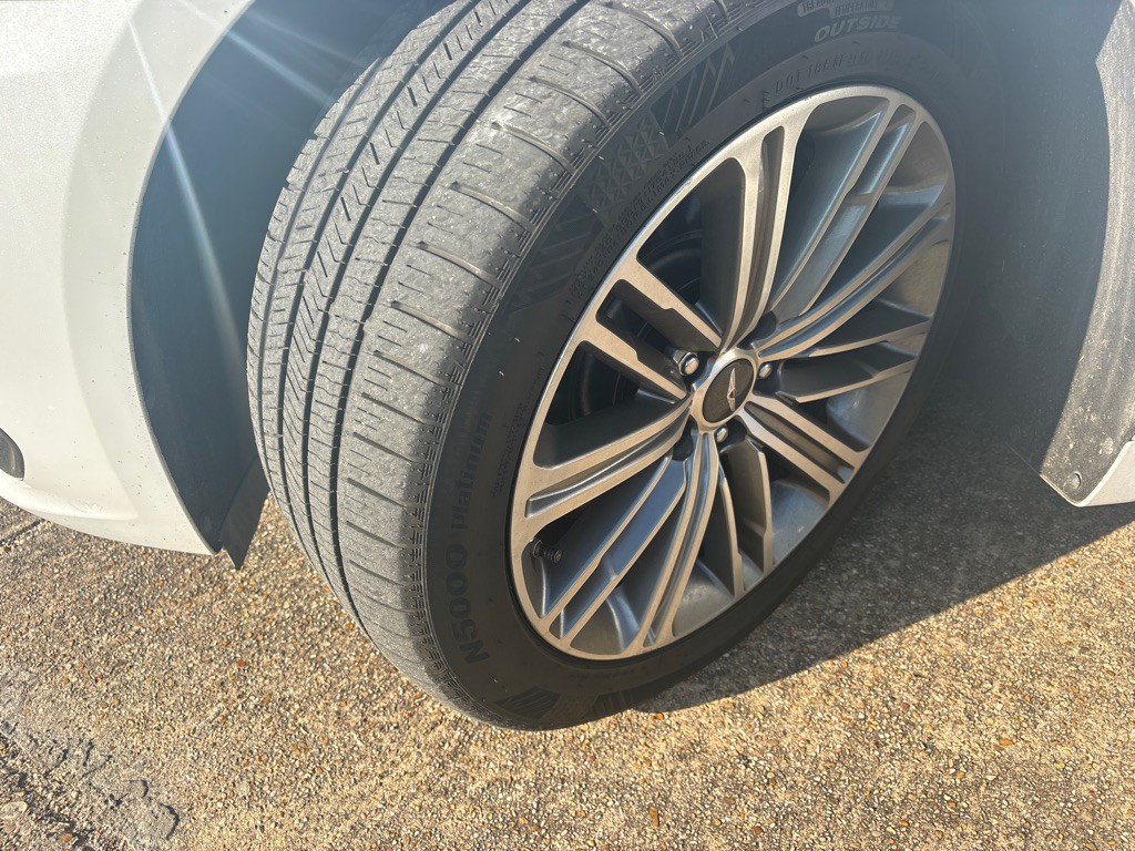 2019 Genesis G80 Image 9