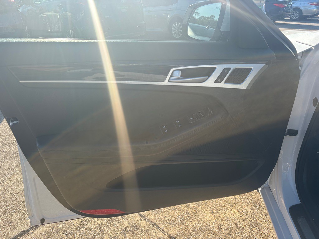 2019 Genesis G80 Image 10