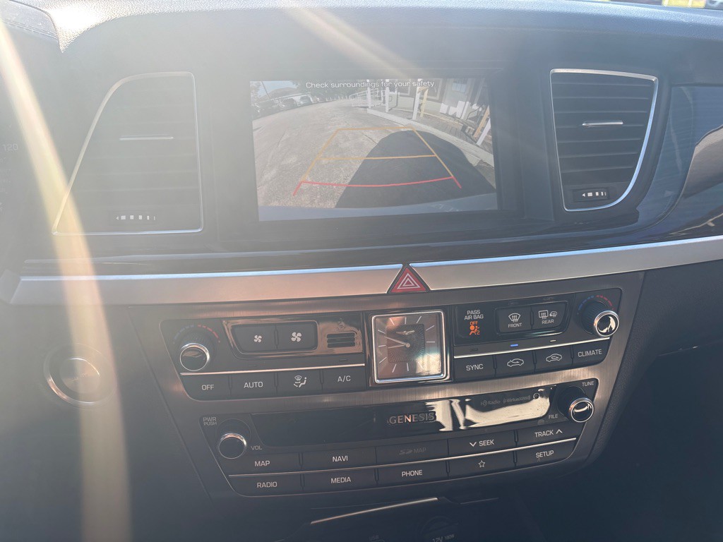 2019 Genesis G80 Image 13
