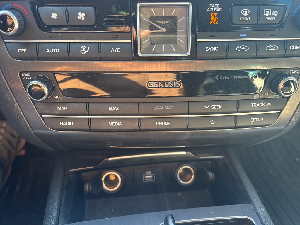 2019 Genesis G80 Image 14