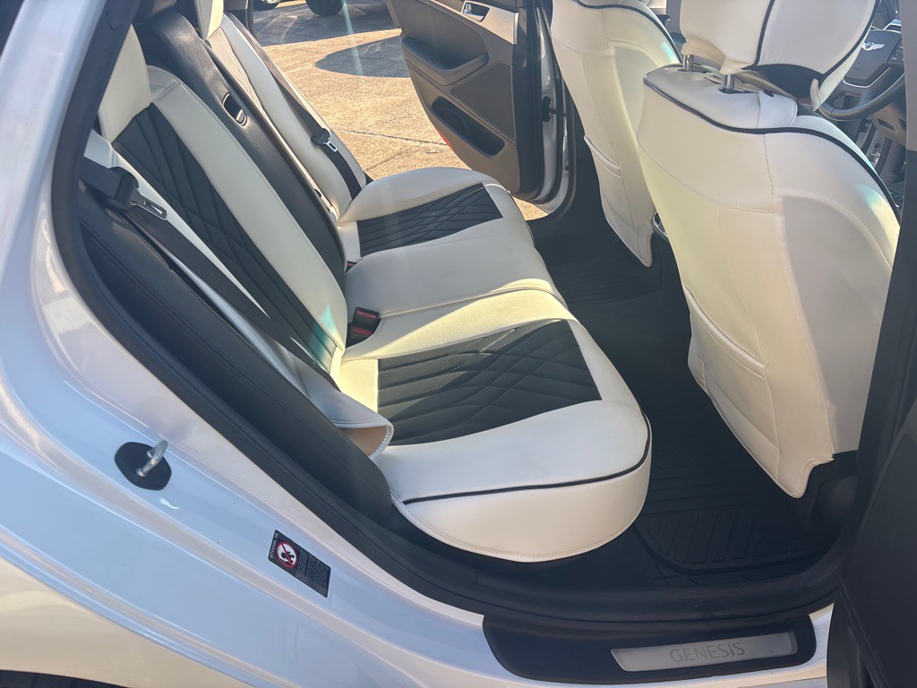 2019 Genesis G80 Image 18