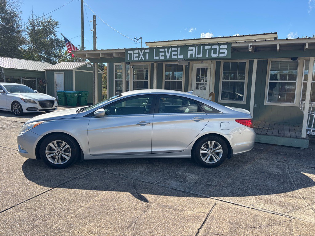 2013 Hyundai Sonata Image 2
