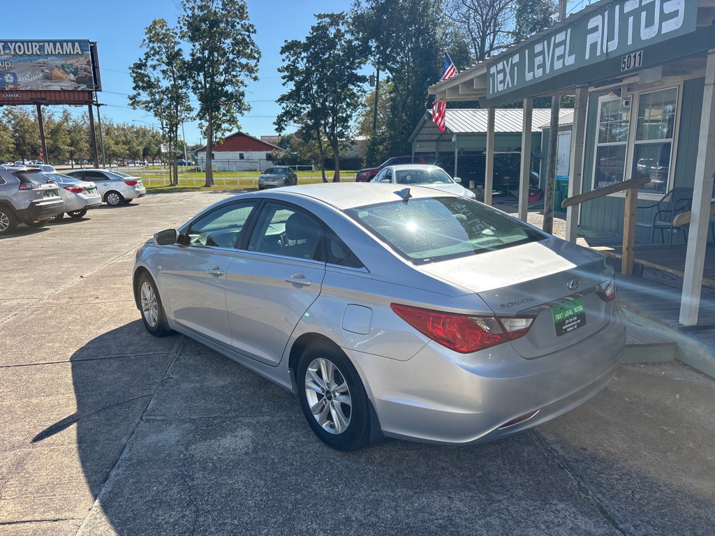 2013 Hyundai Sonata Image 3