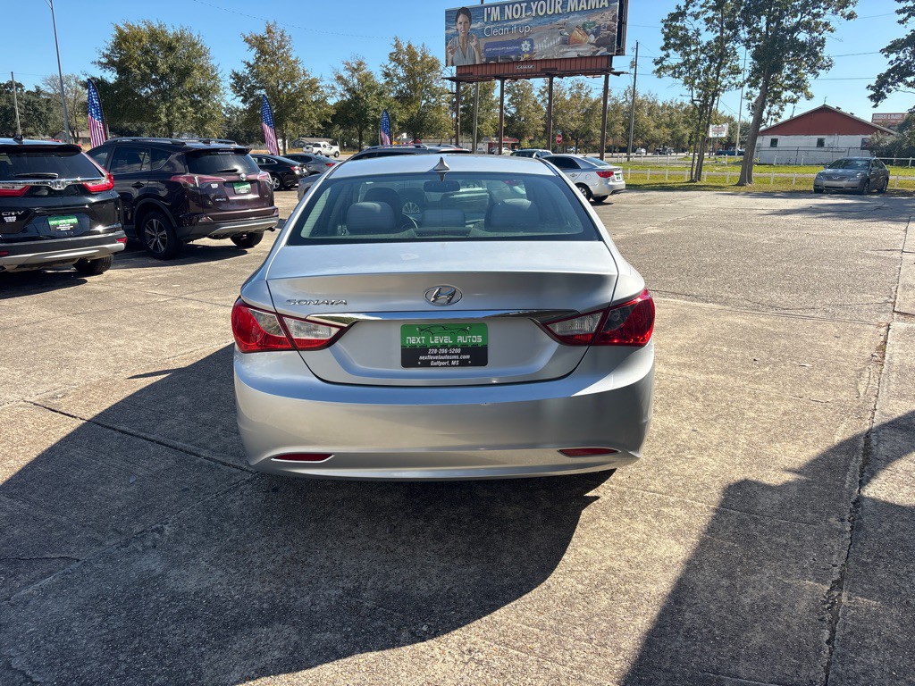 2013 Hyundai Sonata Image 8