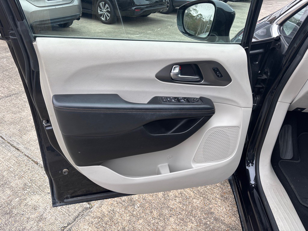 2020 Chrysler Pacifica Image 11