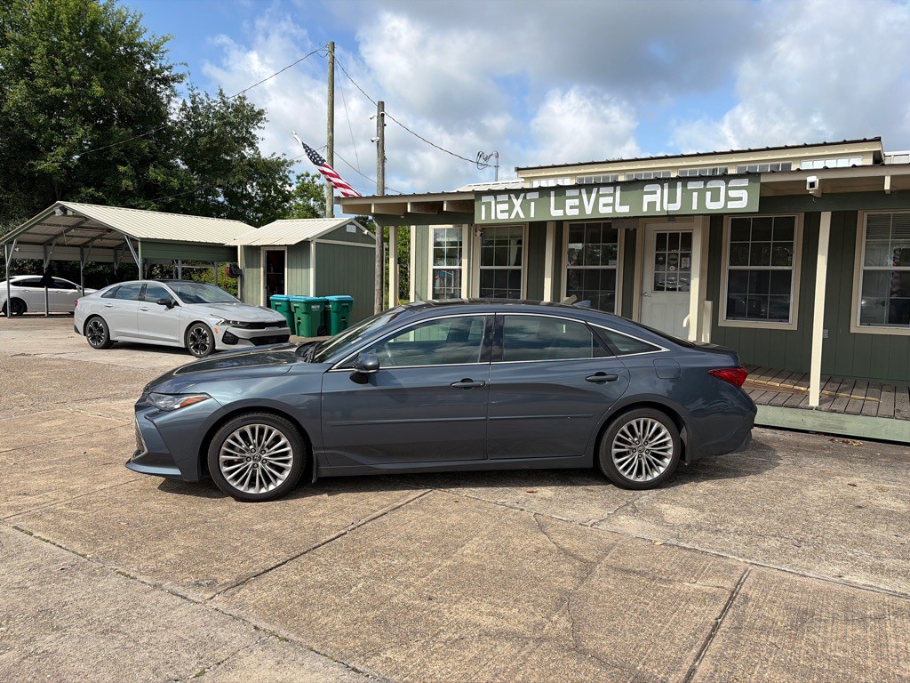 2019 Toyota Avalon Image 2