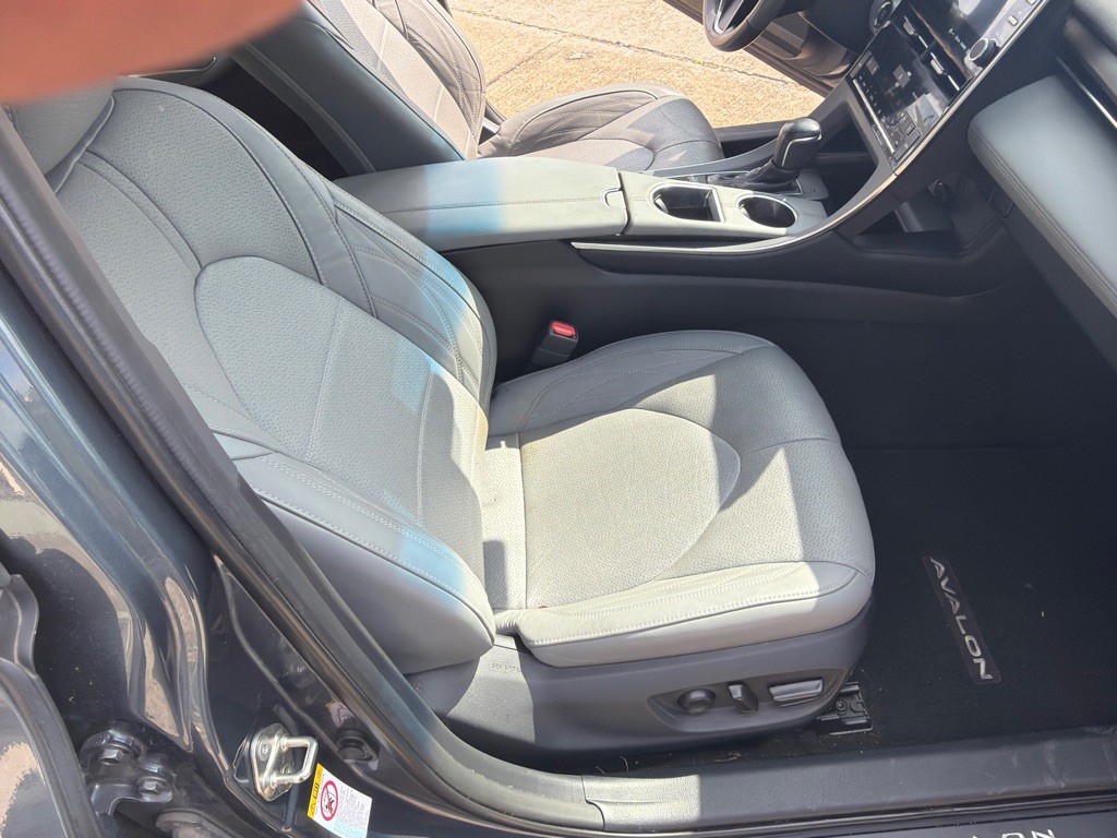 2019 Toyota Avalon Image 16