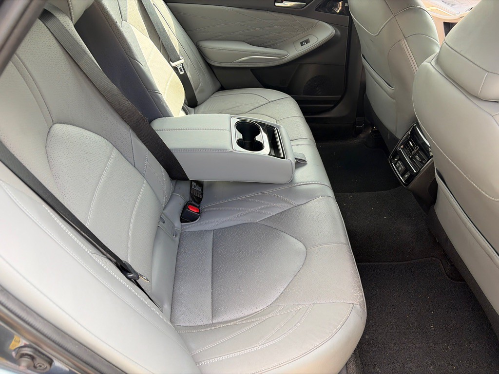 2019 Toyota Avalon Image 17