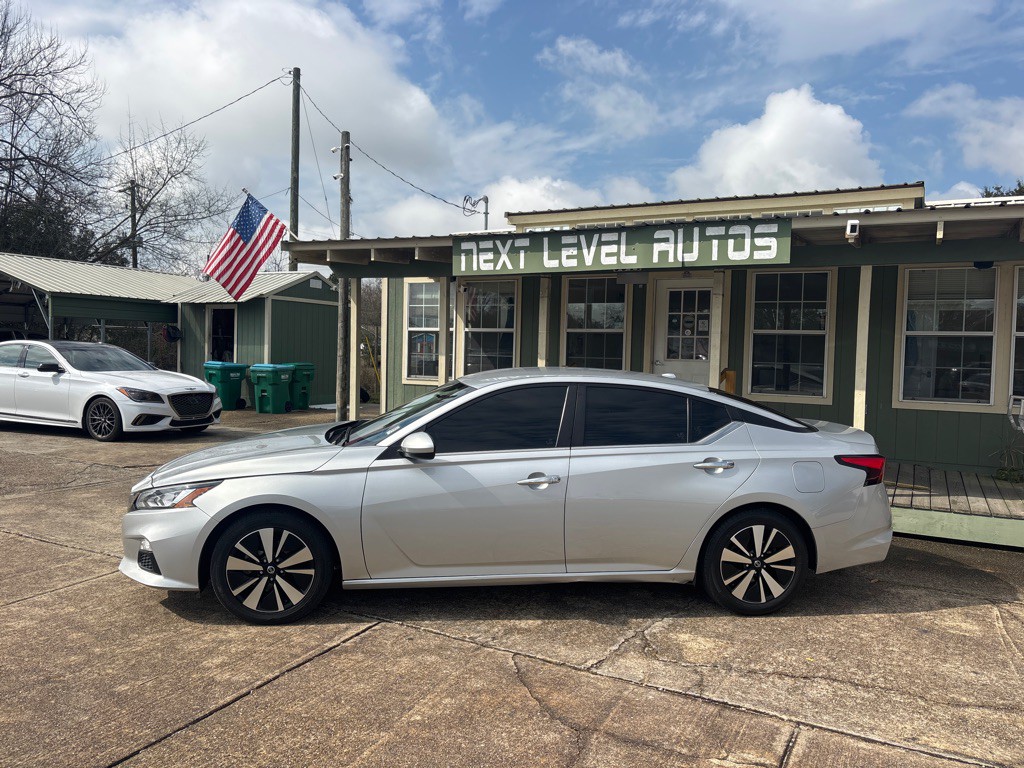 2022 Nissan Altima Image 2