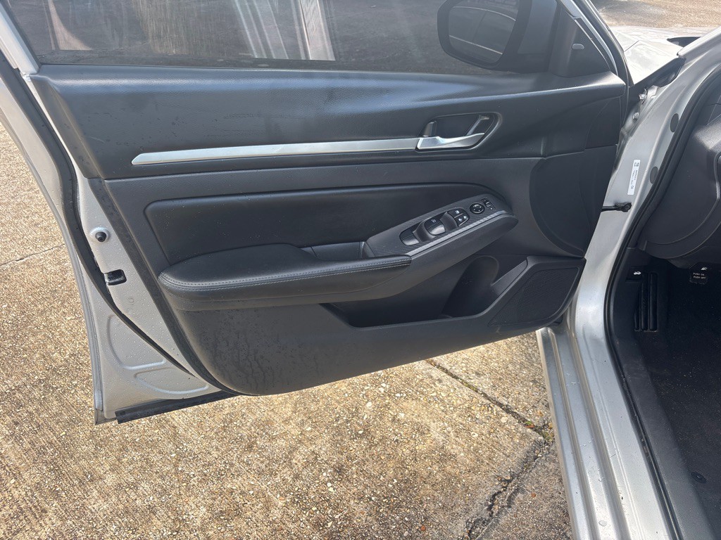 2022 Nissan Altima Image 9