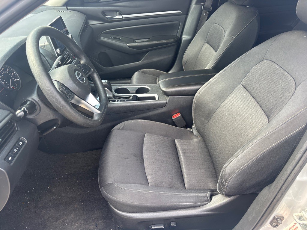 2022 Nissan Altima Image 10