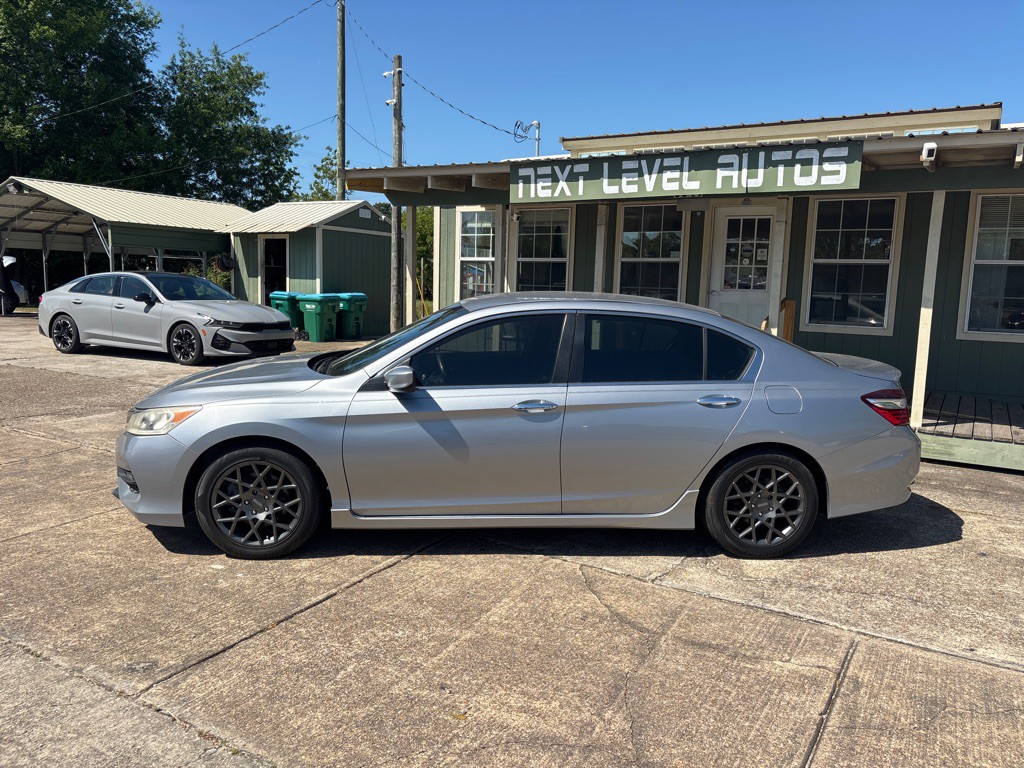 2017 Honda Accord Image 2