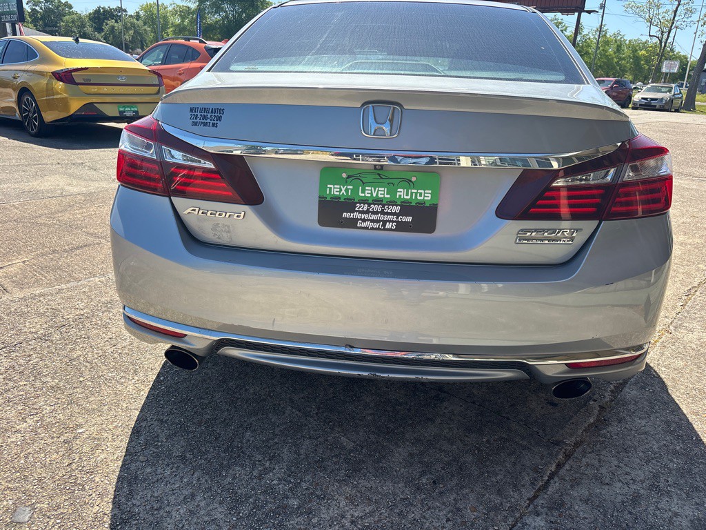 2017 Honda Accord Image 8