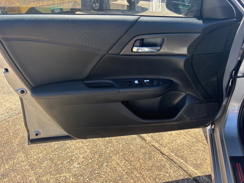 2017 Honda Accord Image 10