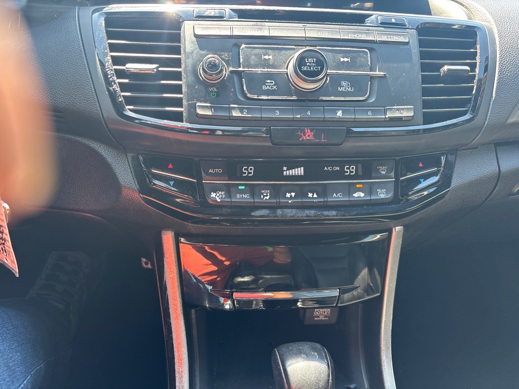 2017 Honda Accord Image 14