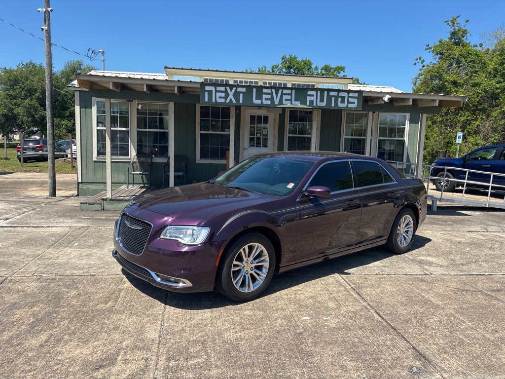 2021 Chrysler 300 Image 1