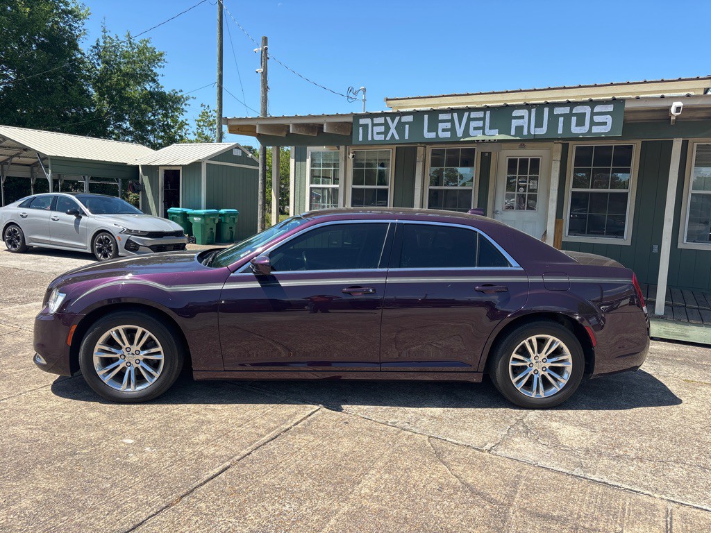 2021 Chrysler 300 Image 2