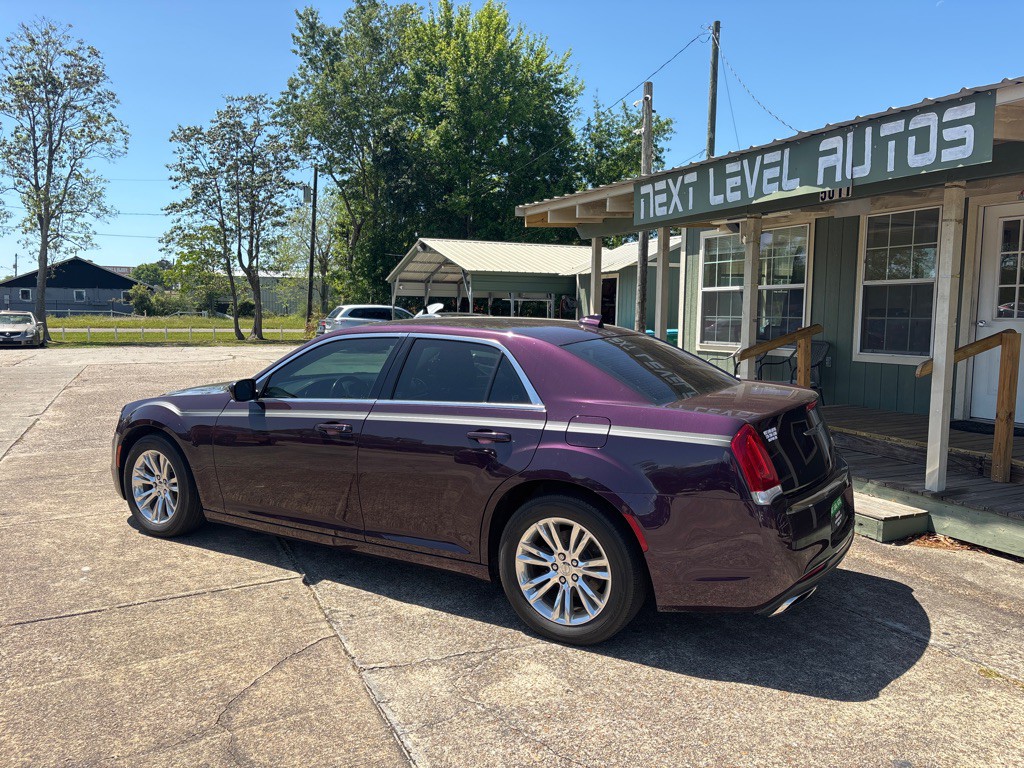 2021 Chrysler 300 Image 3