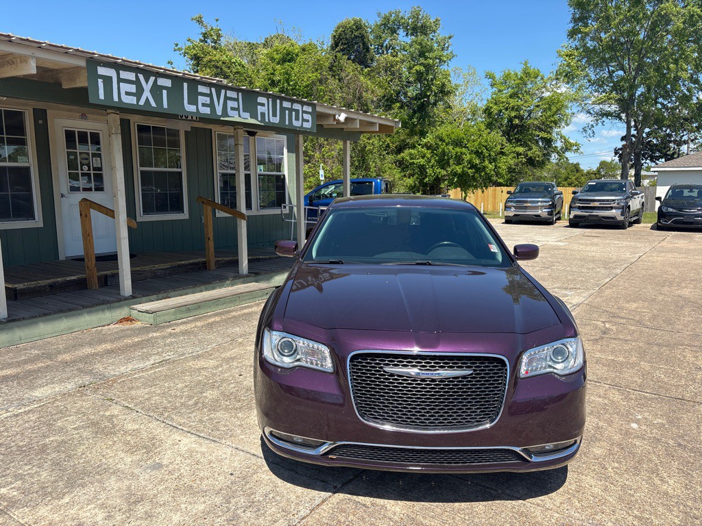 2021 Chrysler 300 Image 4