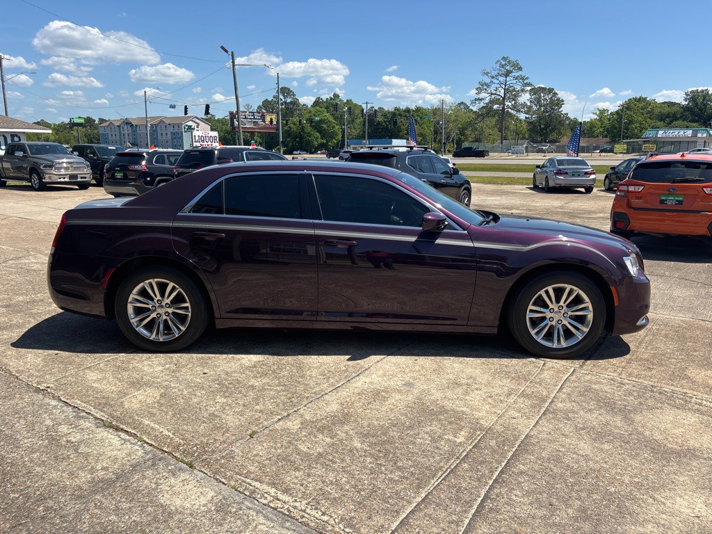 2021 Chrysler 300 Image 6