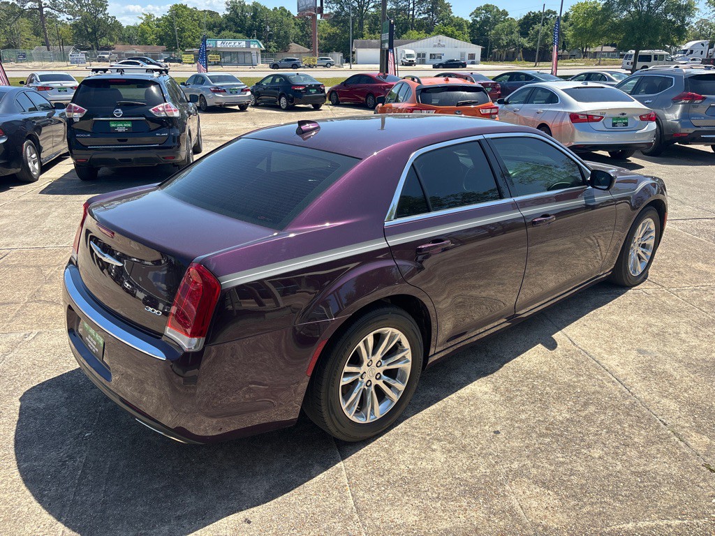 2021 Chrysler 300 Image 7