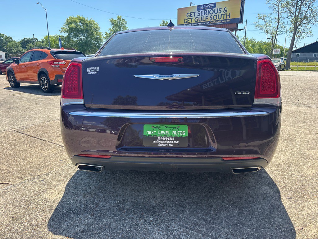 2021 Chrysler 300 Image 8
