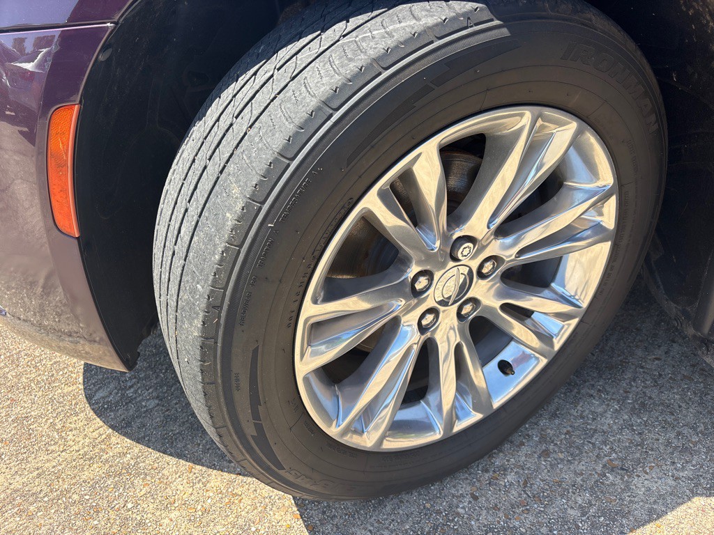 2021 Chrysler 300 Image 9