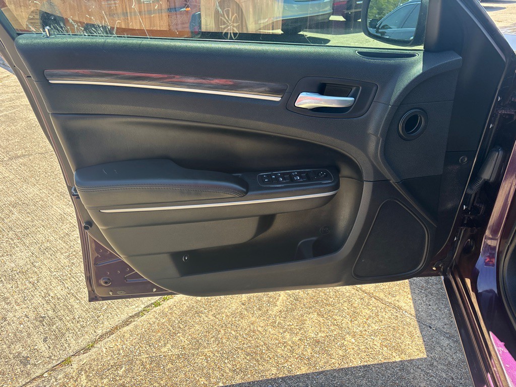 2021 Chrysler 300 Image 10