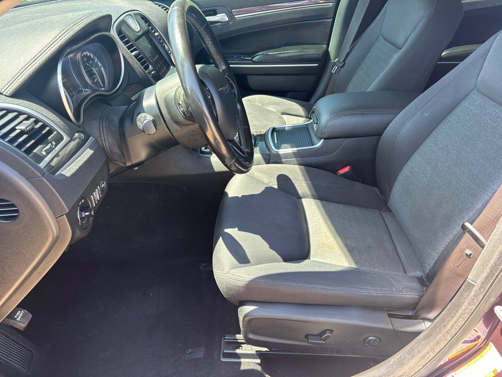 2021 Chrysler 300 Image 11