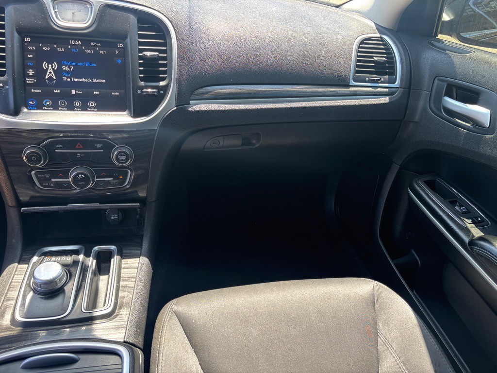 2021 Chrysler 300 Image 16