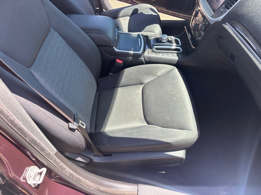 2021 Chrysler 300 Image 17