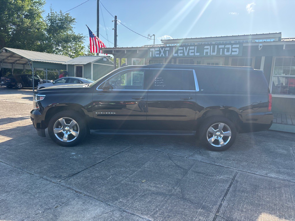2016 Chevrolet Suburban Image 2