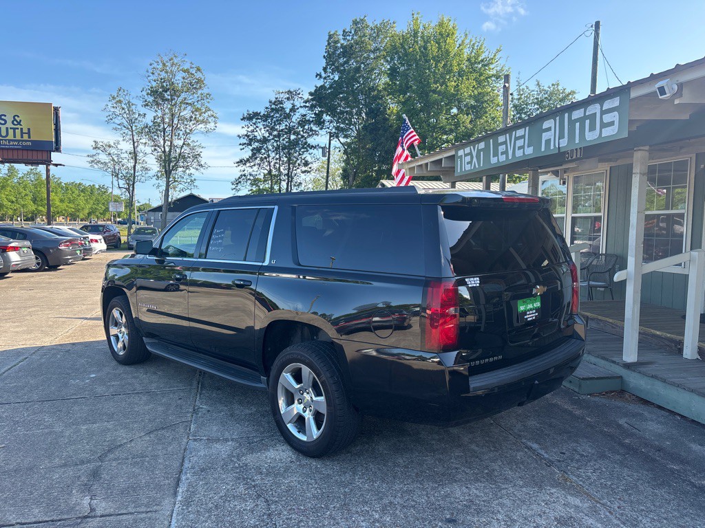 2016 Chevrolet Suburban Image 3