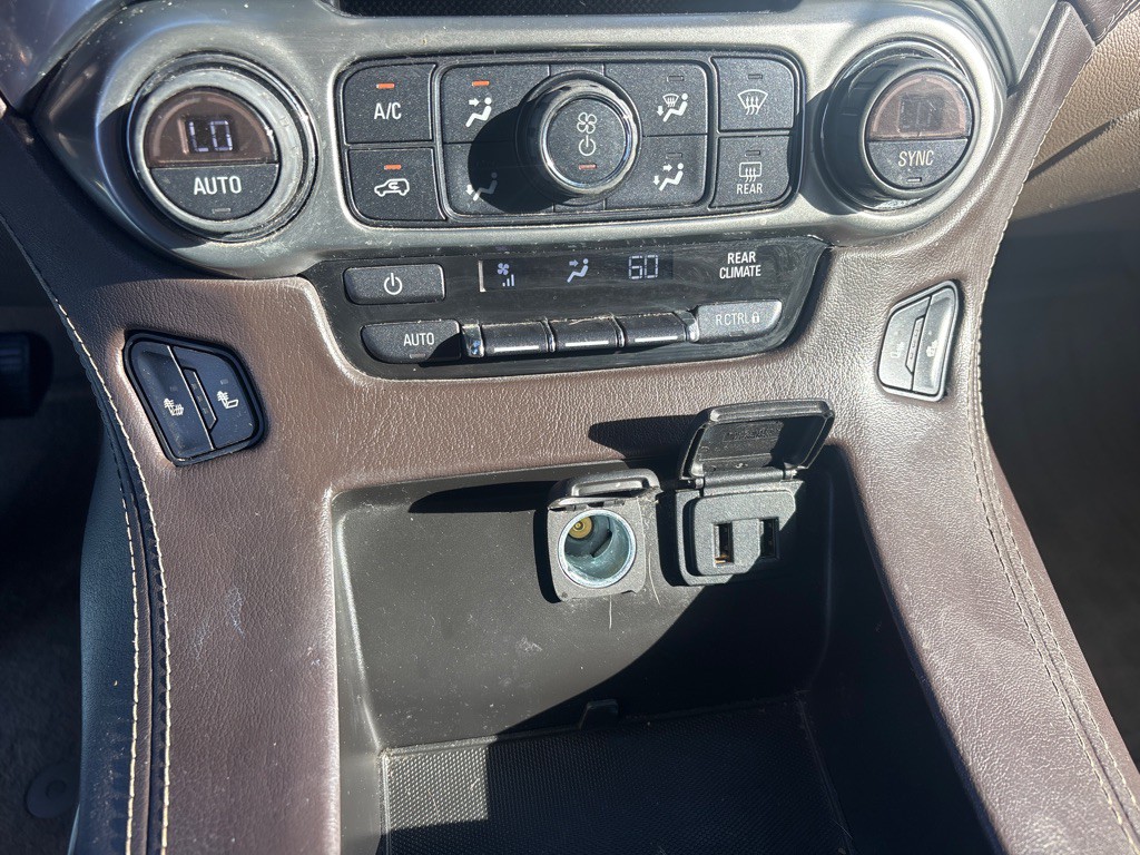 2016 Chevrolet Suburban Image 14