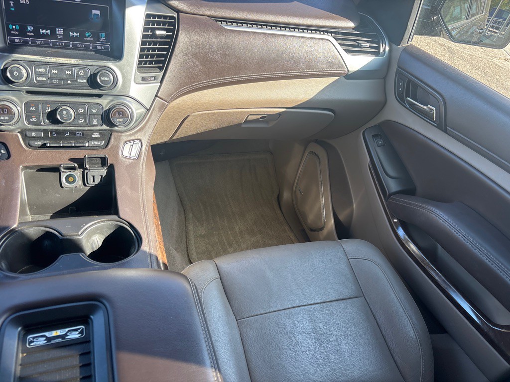 2016 Chevrolet Suburban Image 16